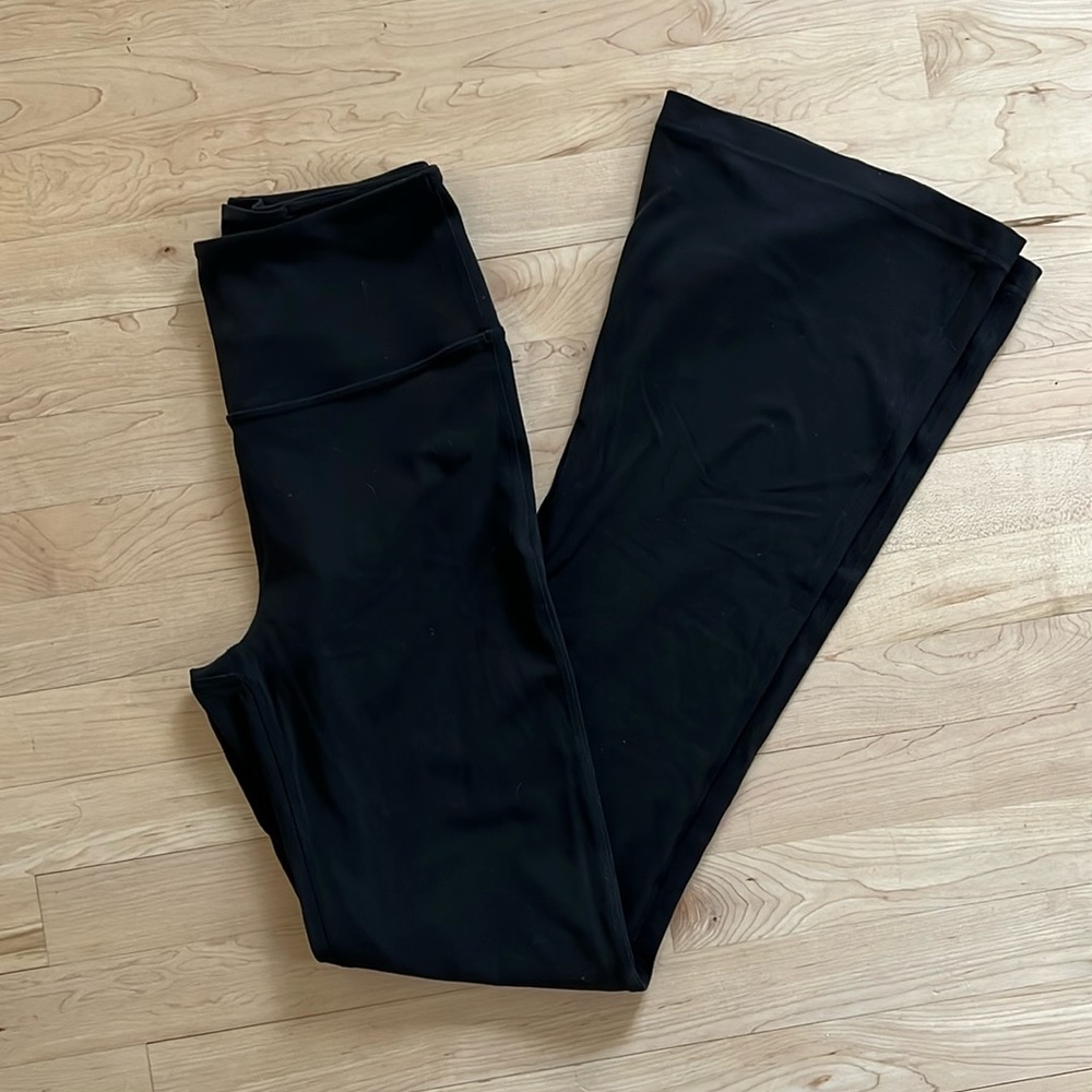 Groove Super-High-Rise Flared Pant Nulu
Regular